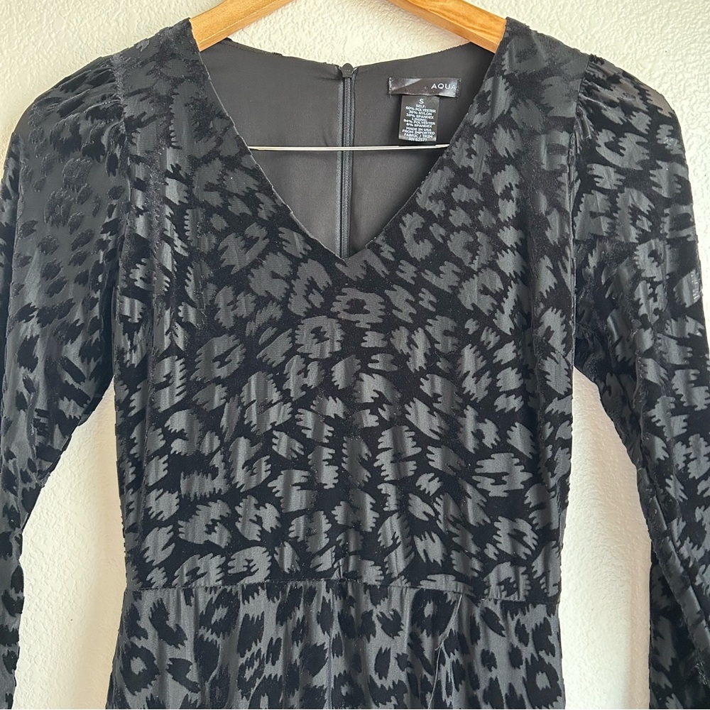AQUA | Elegant Black Leopard Patterned Velvet Dre… - image 6